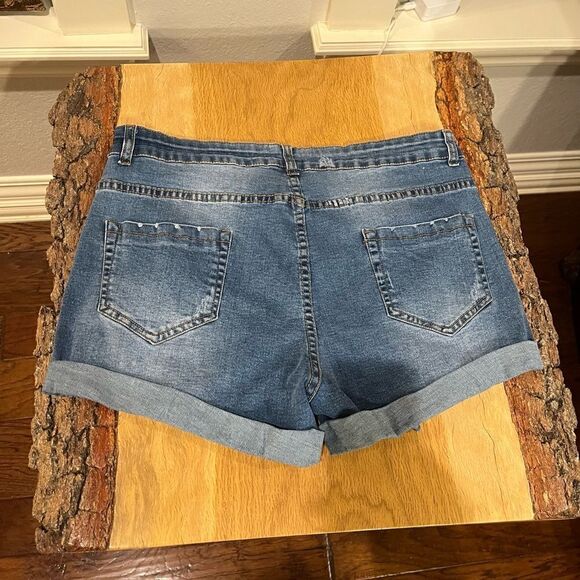 Distressed cuff jean shorts NWOT - Picture 2 of 2
